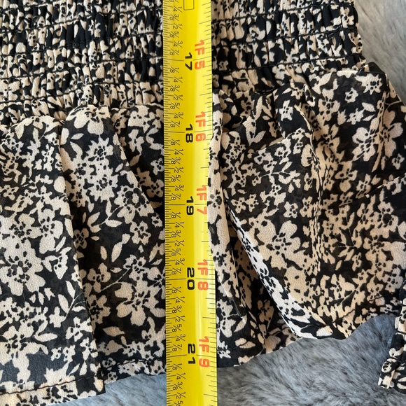 Jopna Top with Elastic Waist and Peplum Cross Front in Black and Tan Floral. - Picture 11 of 11